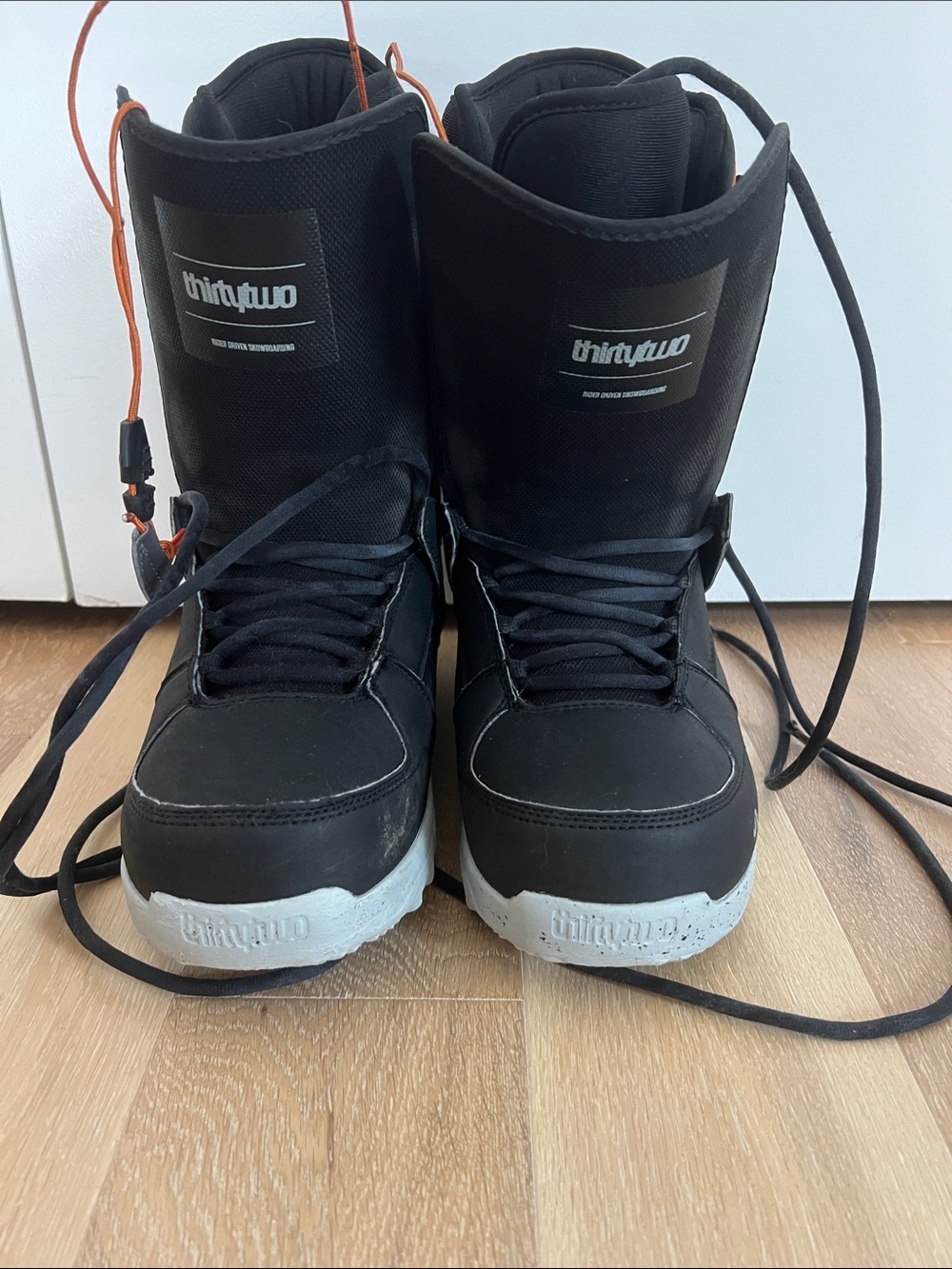 ThirtyTwo Men’s Black Snowboard Boots with White Soles